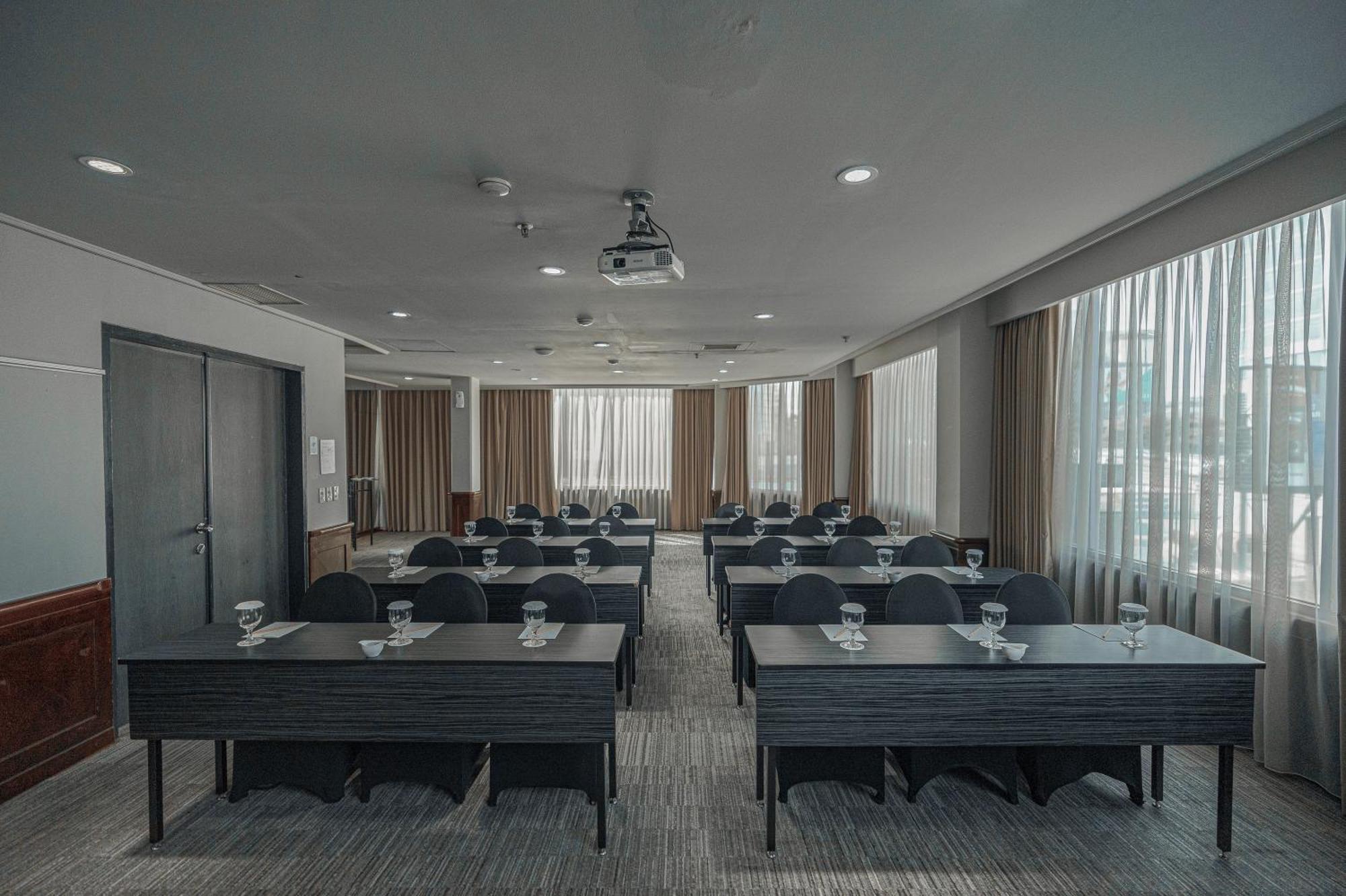Hotel Kimaya Slipi Jakarta By Harris Eksteriør bilde